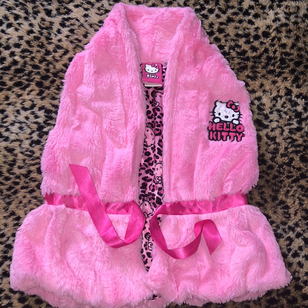 Hello kitty faux fur 4T *SOLD ON MERC*